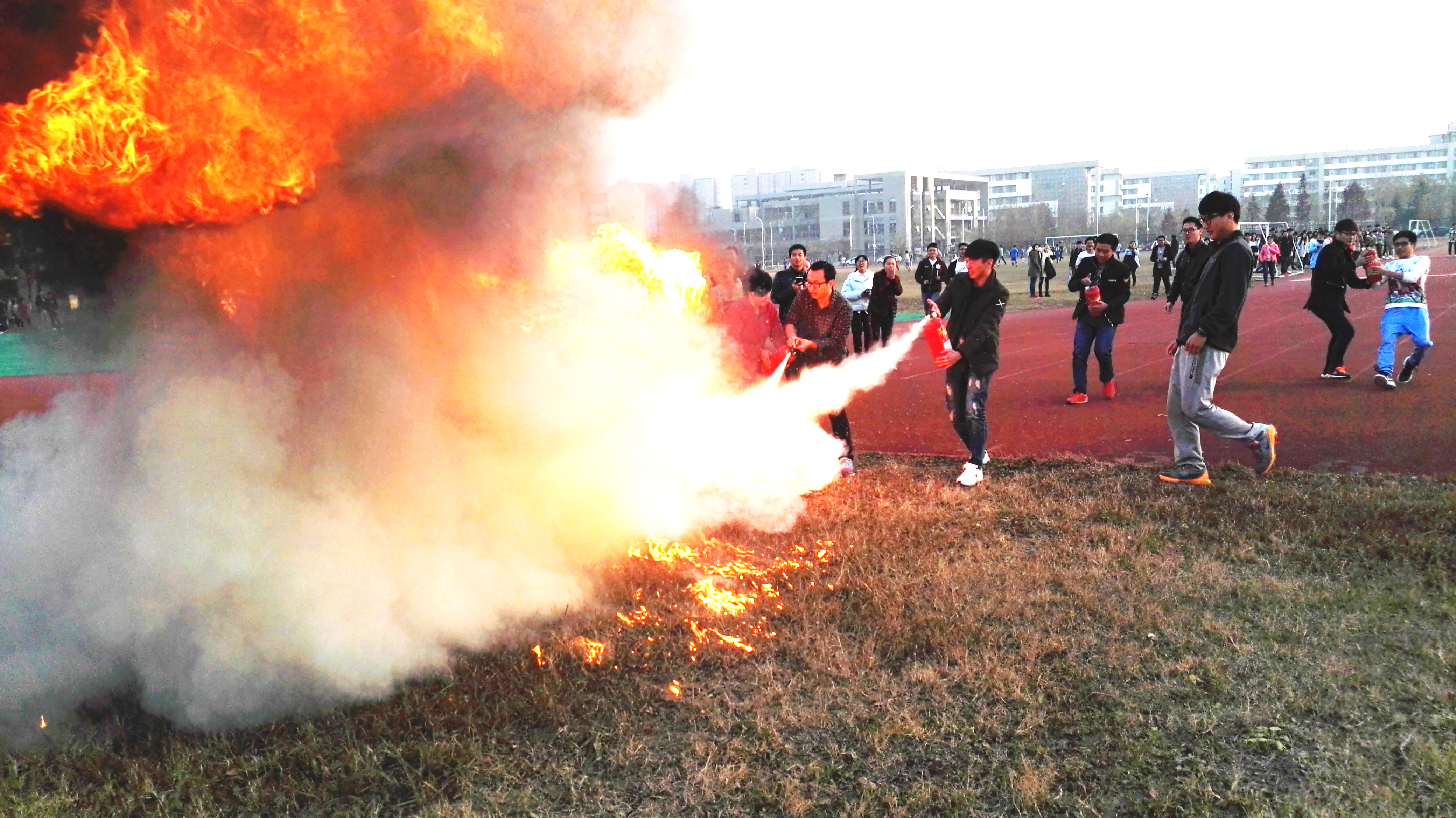 灭火器接力灭火